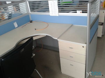 八成新辦公桌與辦公用品轉(zhuǎn)讓，低價處理，有圖有真相