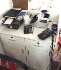 閑置辦公設(shè)備轉(zhuǎn)讓 品質(zhì)展示柜與全套辦公用品，助力創(chuàng)業(yè)商機(jī)